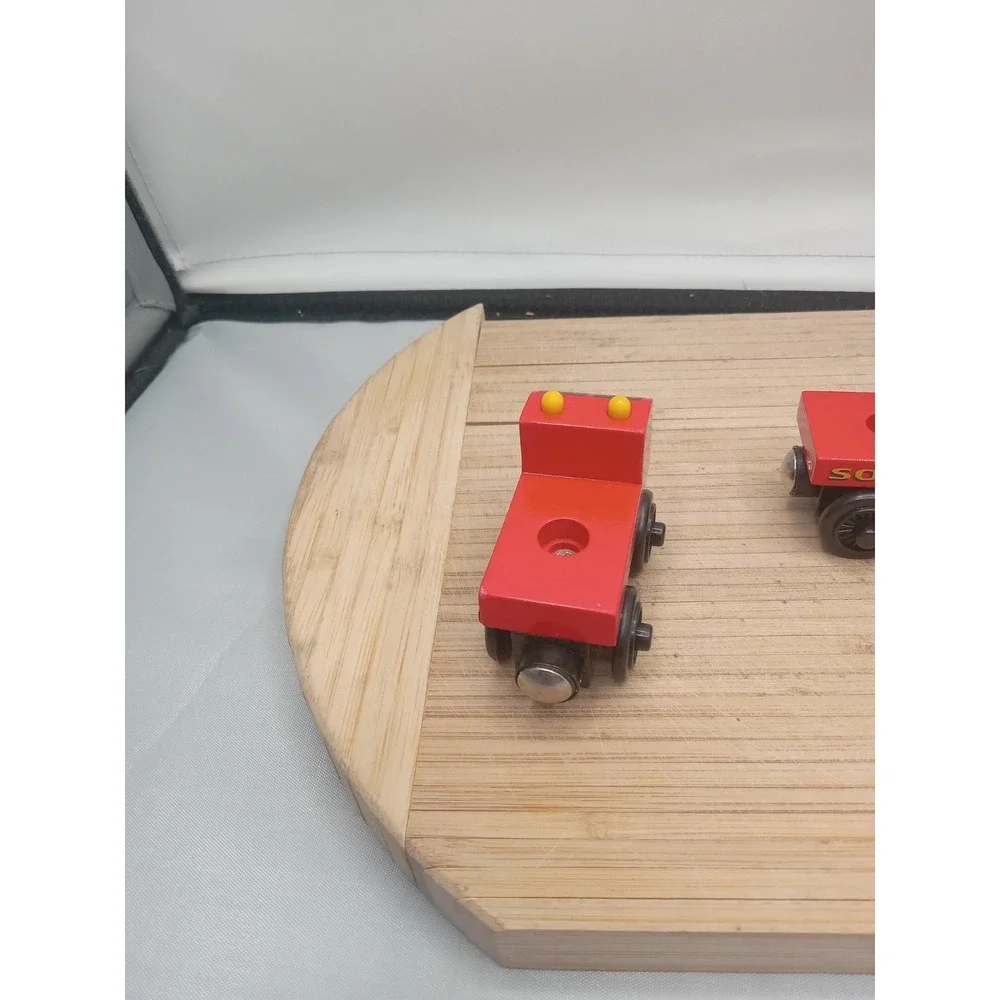Thomas The Tank Engine  Friends Wooden Railway Sodor Dept 36 FIRE TRUCK& TN Read